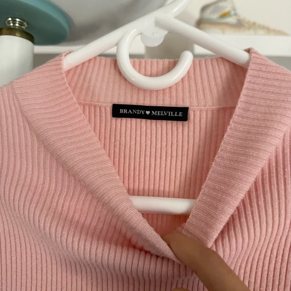 Brandy Melville Pink Ribbed Crop Blouse - Picture 2 of 2